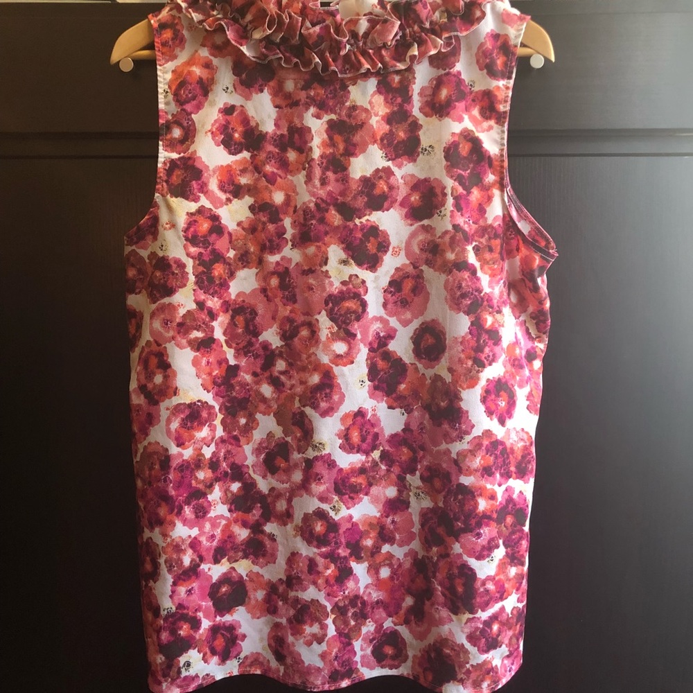 🆑50% OFF🆑 Floral Ruffle V-Neck Tank - Picture 2 of 6
